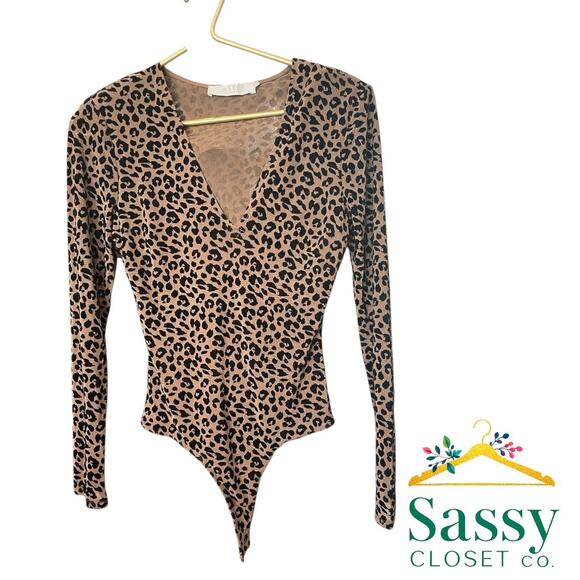 ASTR the Label Cheetah Print Bodysuit – V-Neck, Long Sleeve – Size S – EUC - Picture 1 of 6